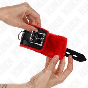 KINK - FUR LINED WRIST RESTRAINTS WITH SQUARE HOLES RED AND BLACK BELT ADJUSTABLE 17-29 CM X 6 CM - LoveYou.lv