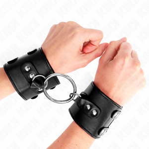 KINK - FIXED WRIST RESTRAINTS WITH RING AND STUDS ADJUSTABLE BLACK 17-22 CM X 6.5 CM - LoveYou.lv